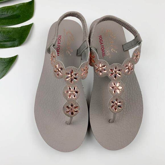 Skechers Cali Sparkly Fleur Thong Sandals Yoga Foam Taupe Jewels Women's 9 - Picture 1 of 8